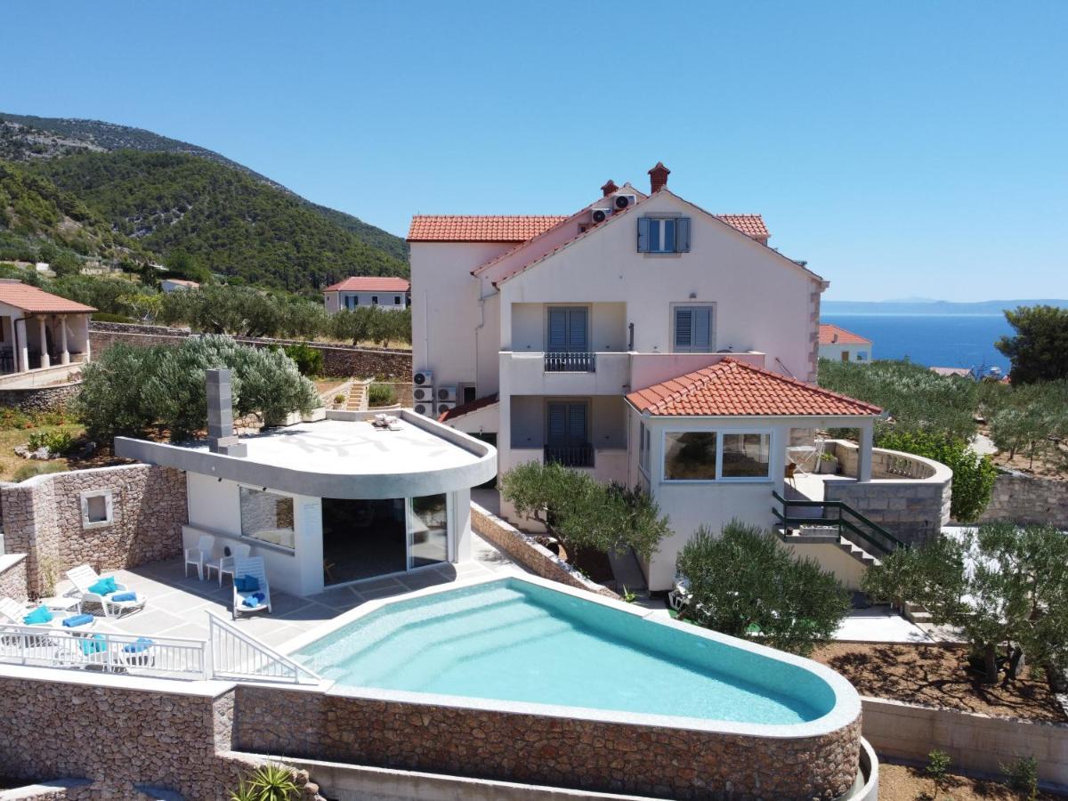 Villa Franka With Swimming Pool Bol Eksteriør billede